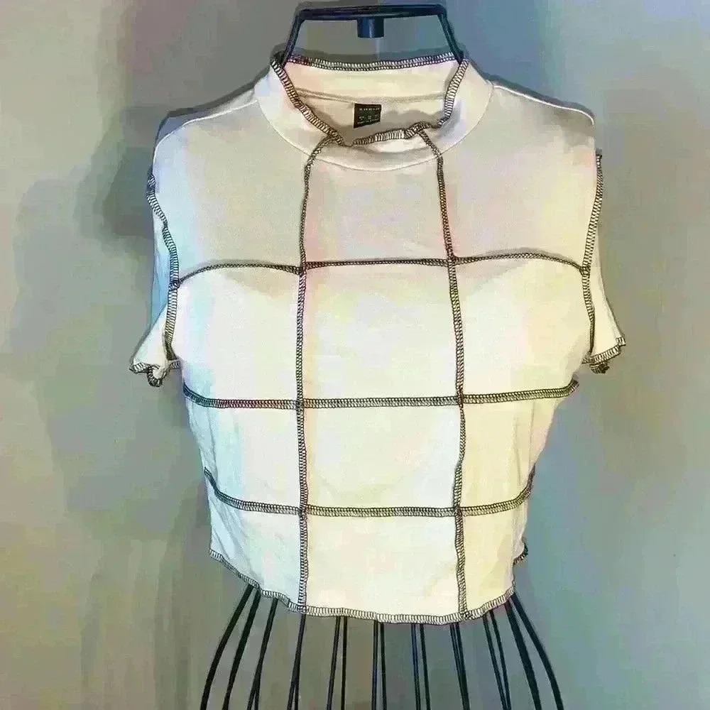 Contrast stitch grid print cropped tee